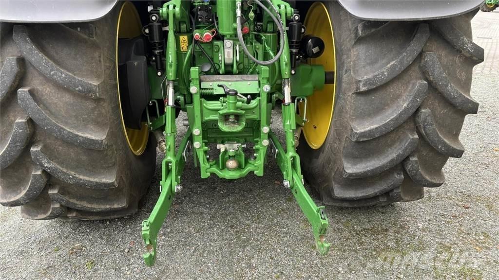John Deere 6M240 Traktory