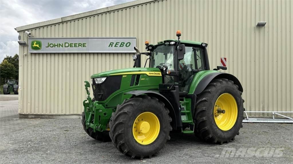 John Deere 6M240 Traktory