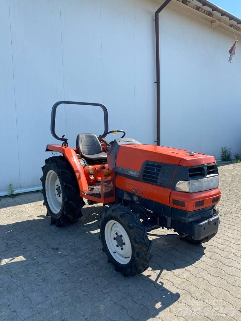 Kubota GL260 Kompaktní traktory