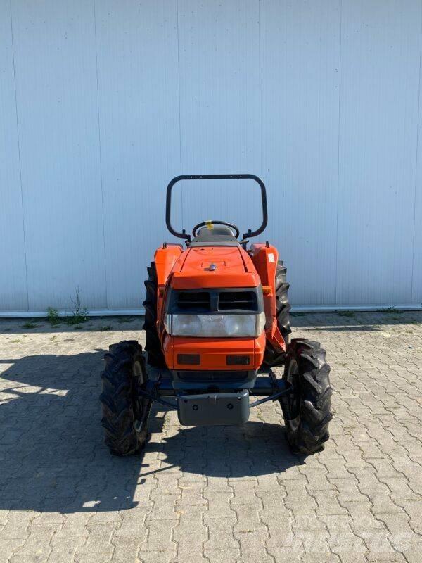 Kubota GL260 Kompaktní traktory