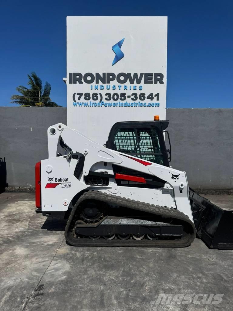 Bobcat T 740 Smykem řízené nakladače