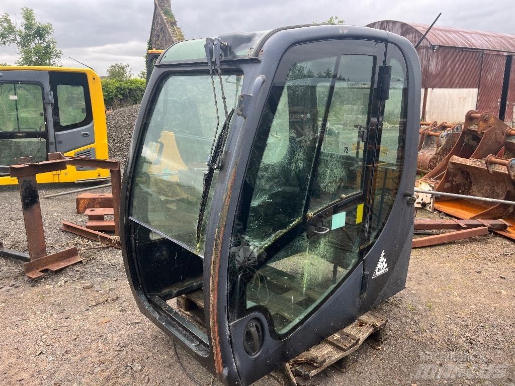 JCB JS220 Cabin / Cab Pásová rýpadla