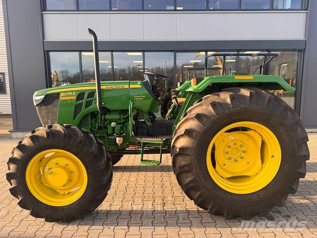 John Deere 5075 E Traktory