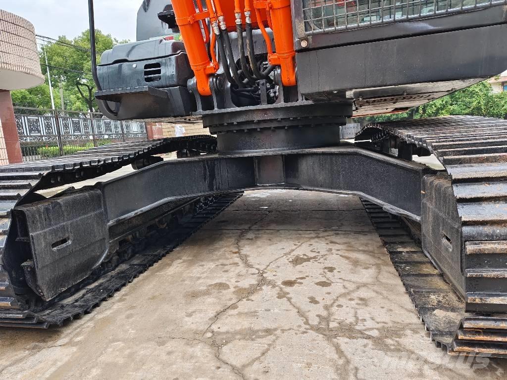 Hitachi ZX 200 Pásová rýpadla
