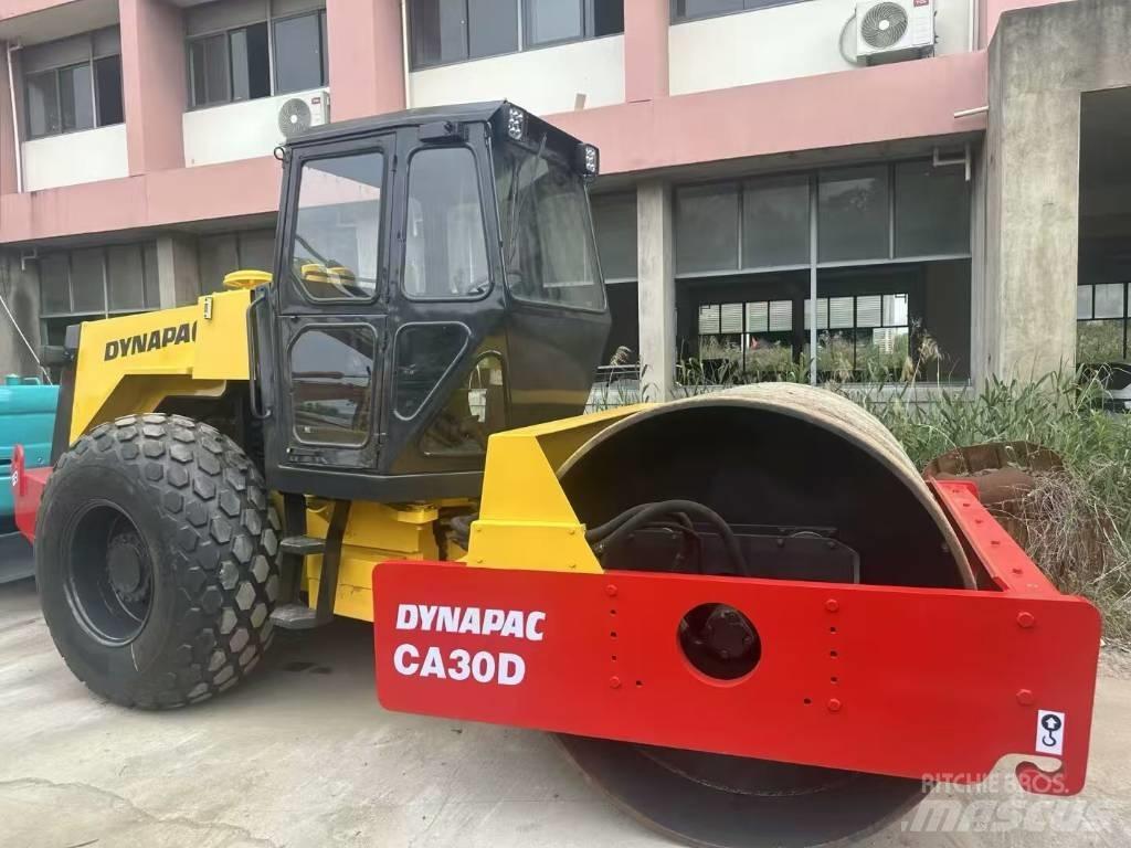 Dynapac CA 30 D Tahačové válce
