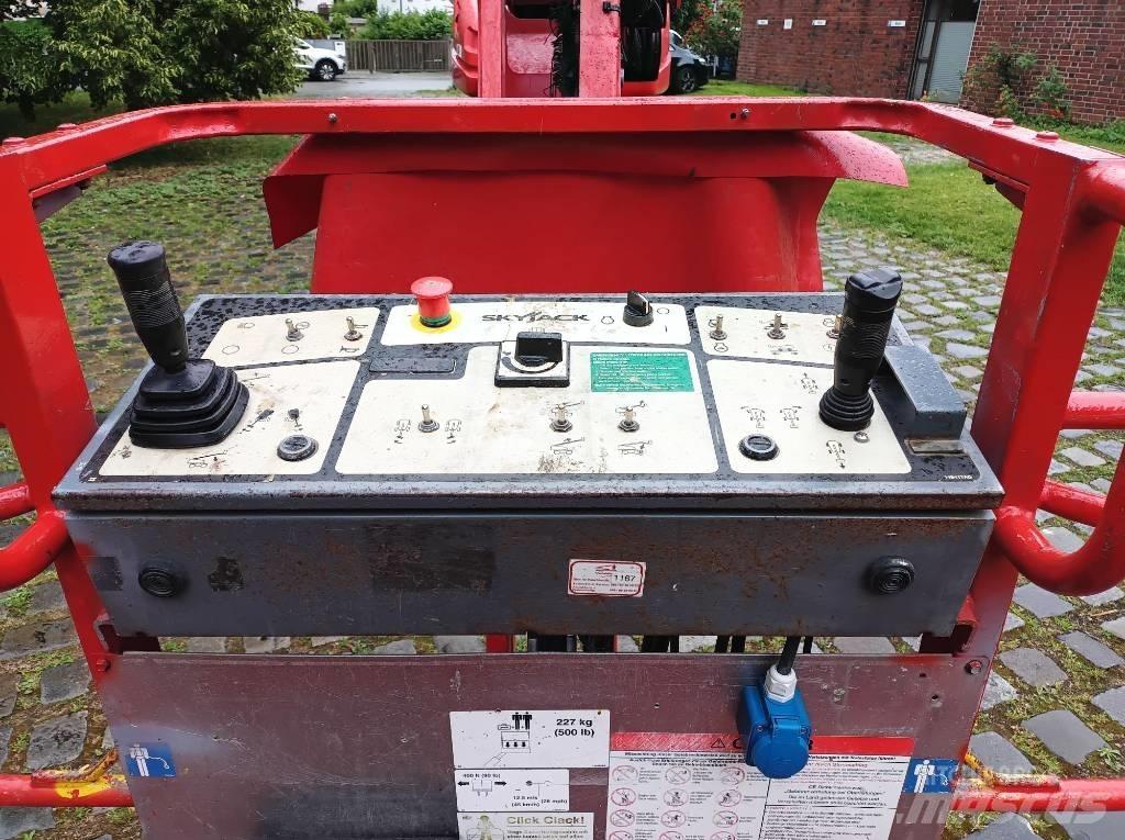 SkyJack SJ 66 T Teleskopické plošiny