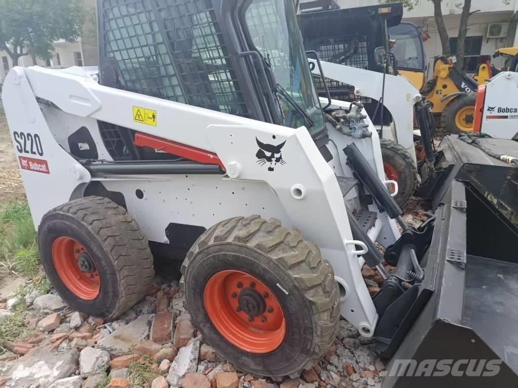 Bobcat S 220 Smykem řízené nakladače