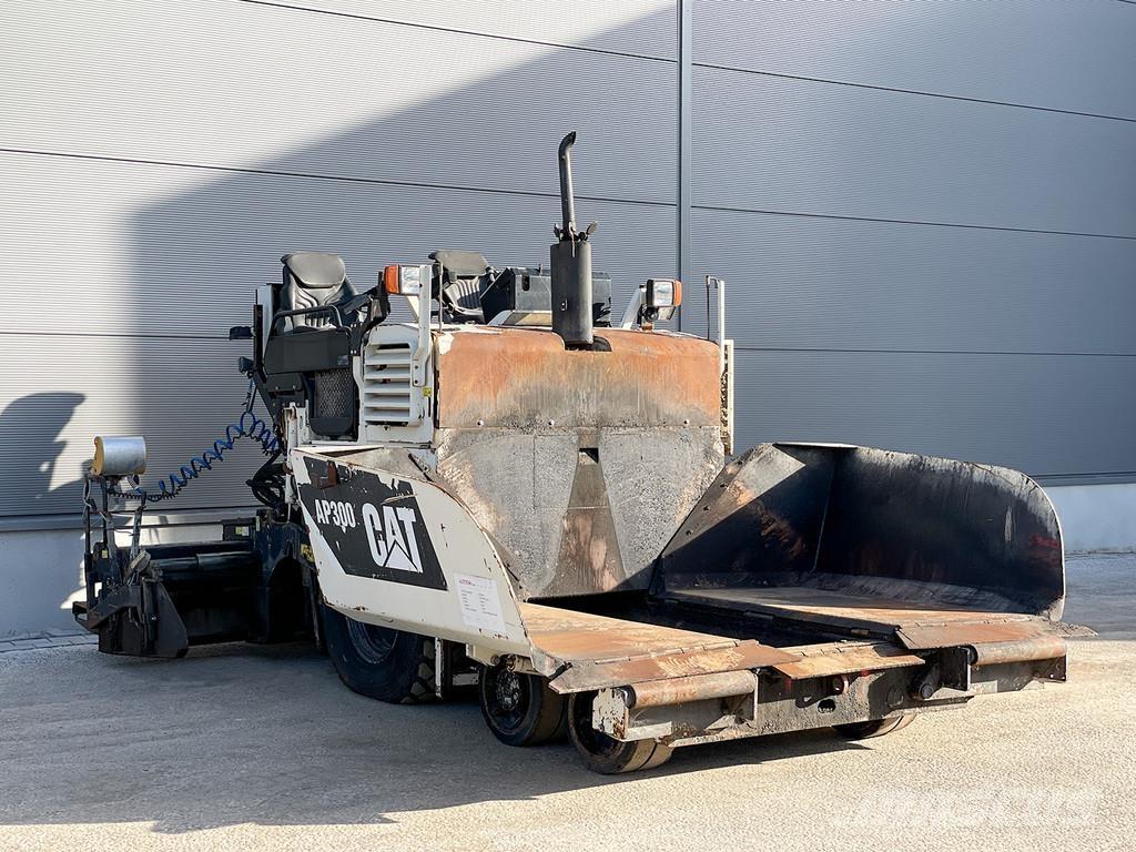 CAT AP300 Finišery