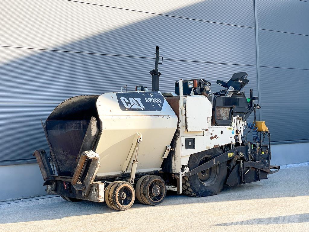 CAT AP300 Finišery