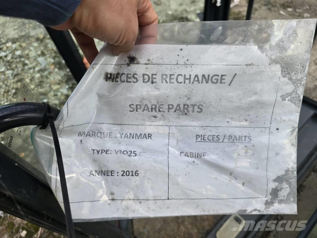 Yanmar Vio 25 Cabine Kabiny a interiér