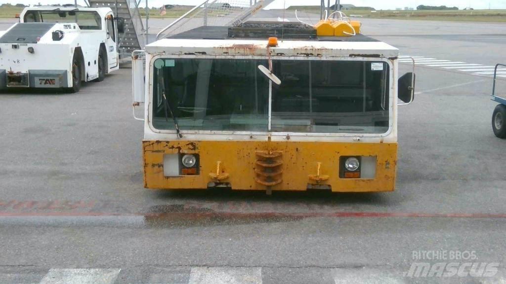  Douglas DC 11 Manipulace s materiálem – ostatní