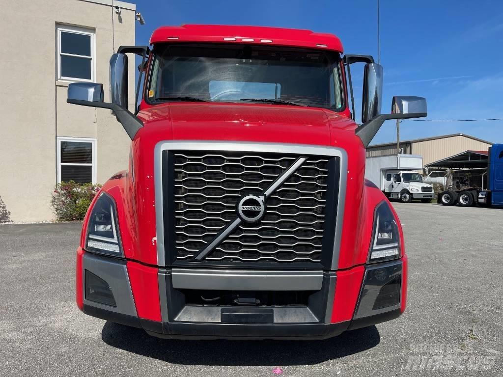 Volvo VNL64T300 Tahače