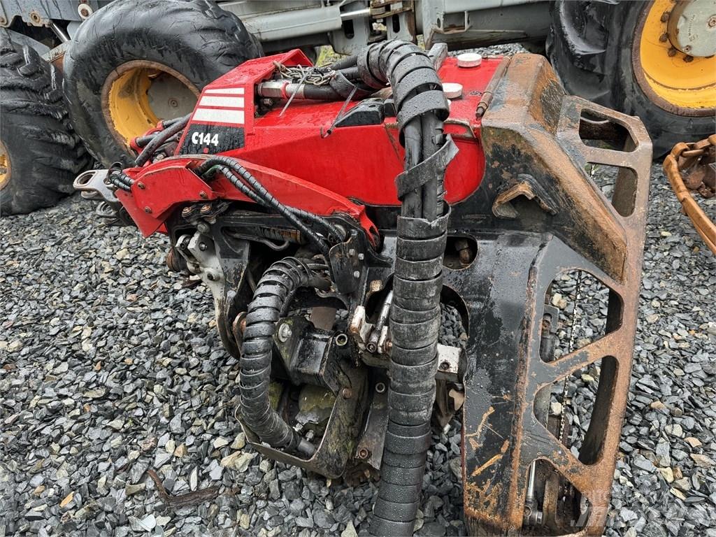 Komatsu C 144 Odvětvovače