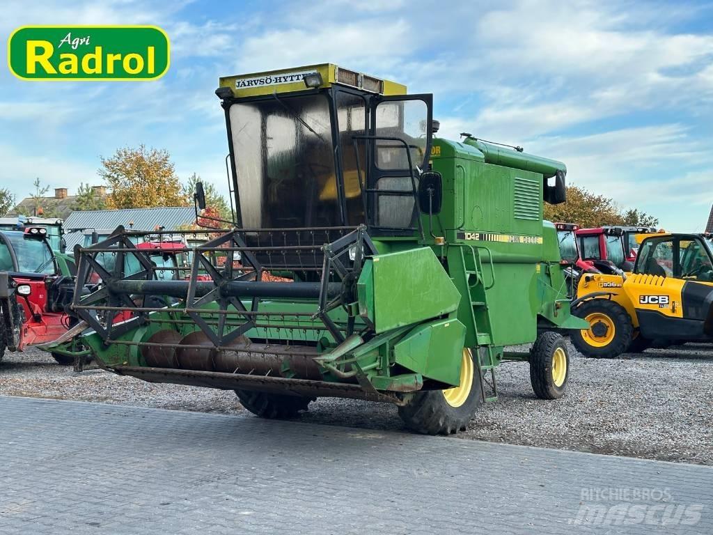 John Deere 1042 Sklízecí mlátičky