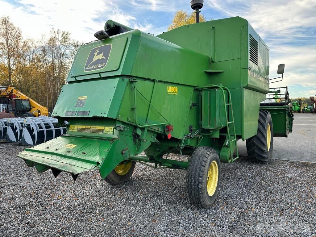 John Deere 1042 Sklízecí mlátičky
