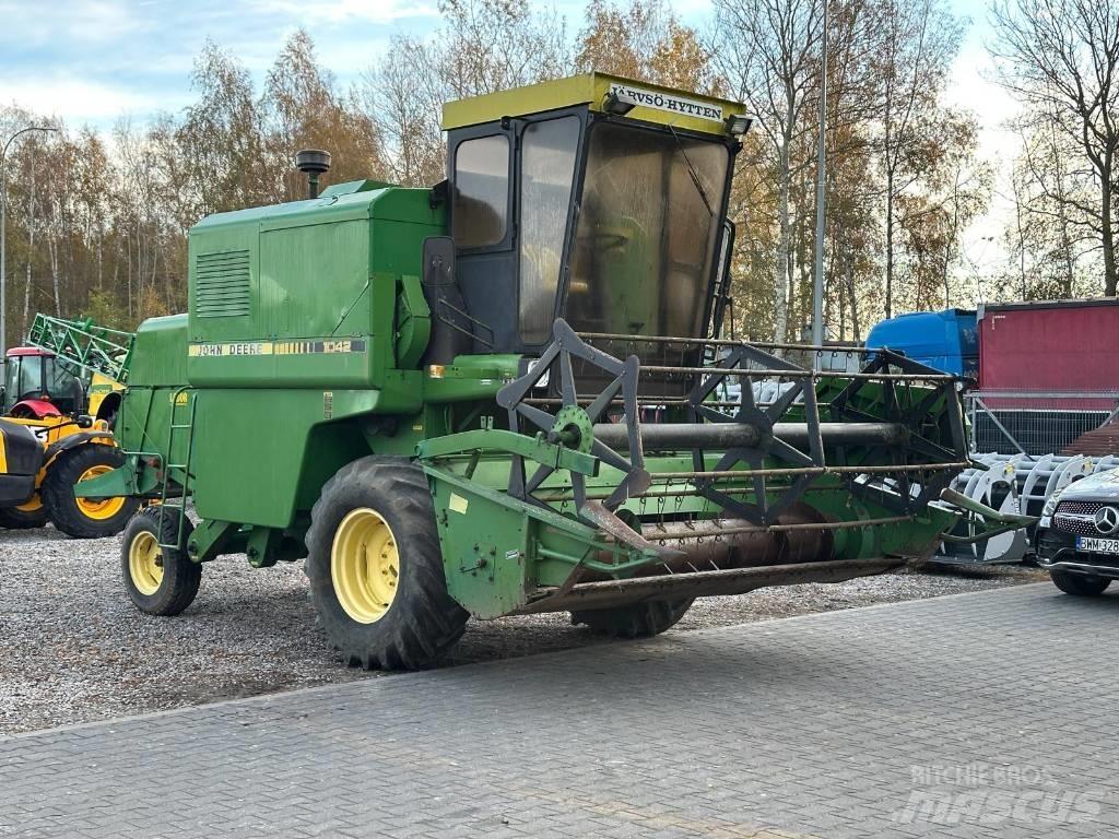 John Deere 1042 Sklízecí mlátičky