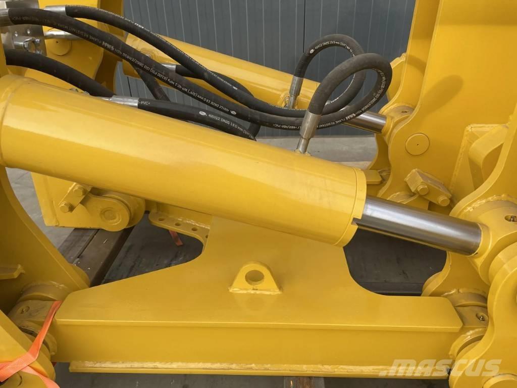 Komatsu D85 Půdní rozrušovače