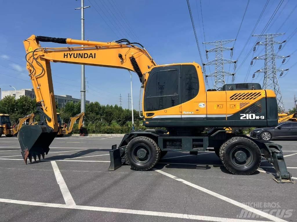Hyundai R210W-9 Kolová rýpadla