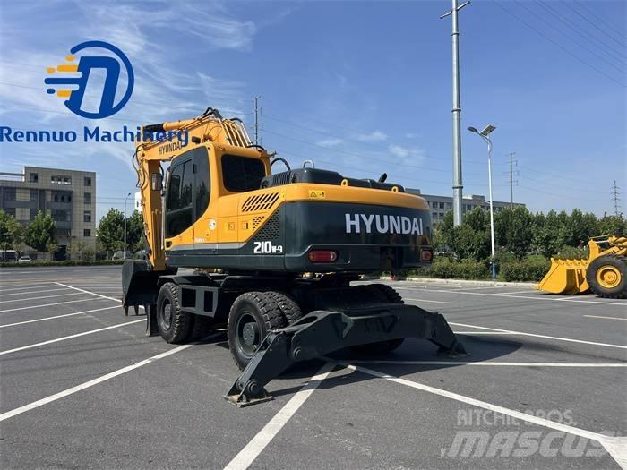 Hyundai R210W-9 Kolová rýpadla