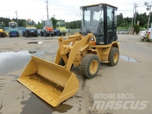 CAT 901B Kolové nakladače