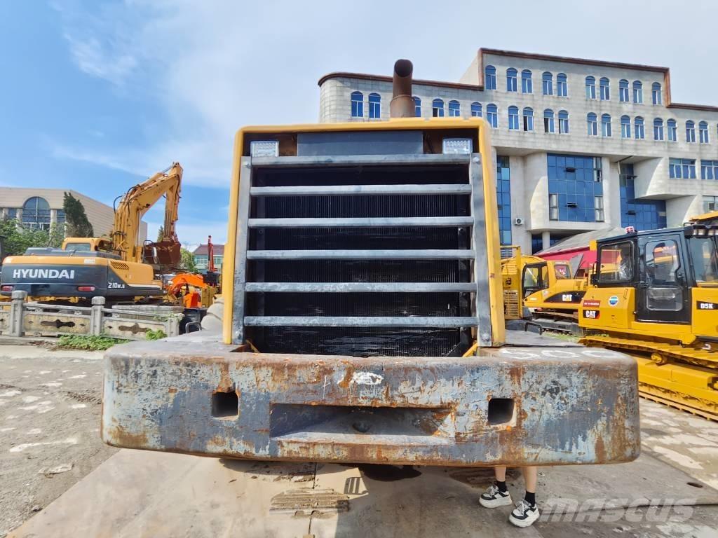 Komatsu WA 500-3 Kolové nakladače