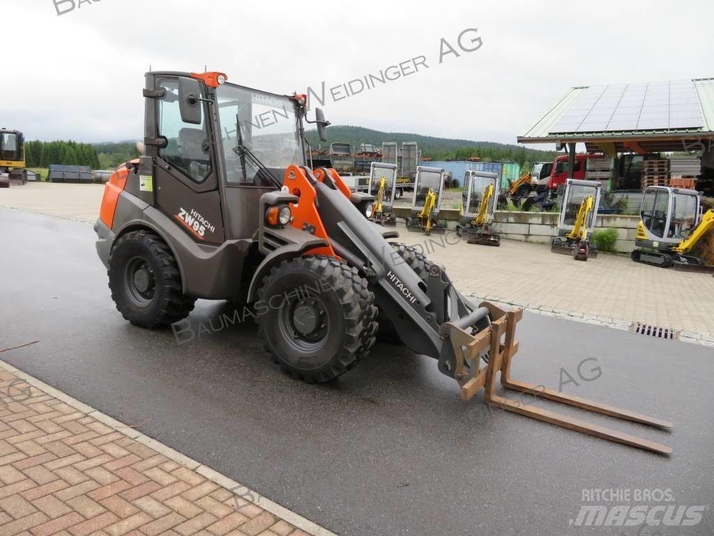Hitachi ZW 95 Kolové nakladače