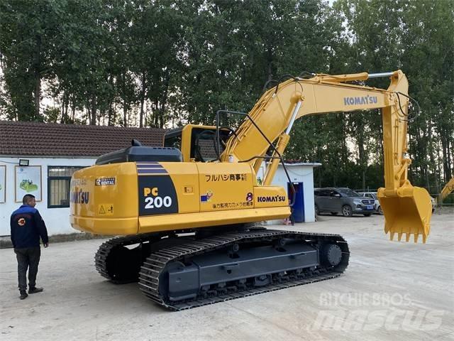 Komatsu PC200-8 Pásová rýpadla