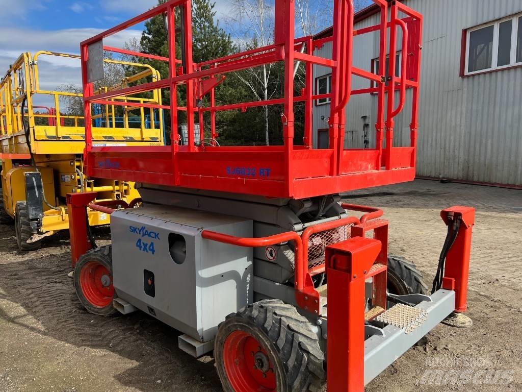 SkyJack SJ 6832 RT Nůžková zvedací plošina