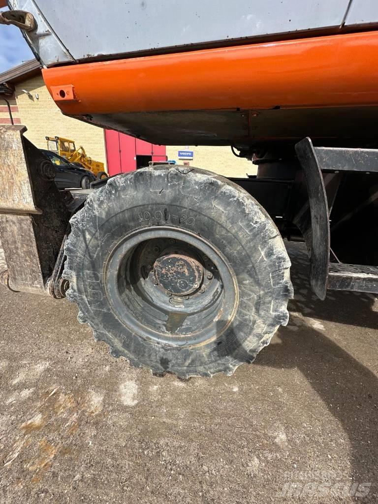 Hitachi EX 165 Kolová rýpadla