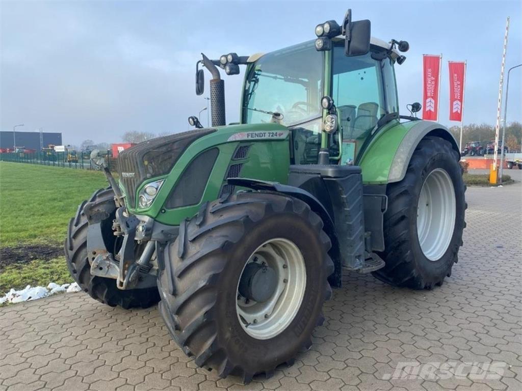 Fendt 724 PROFI Traktory