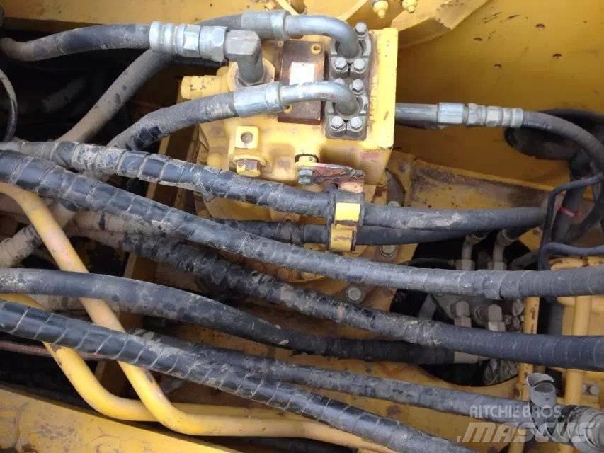 Komatsu pc220-7 Pásová rýpadla