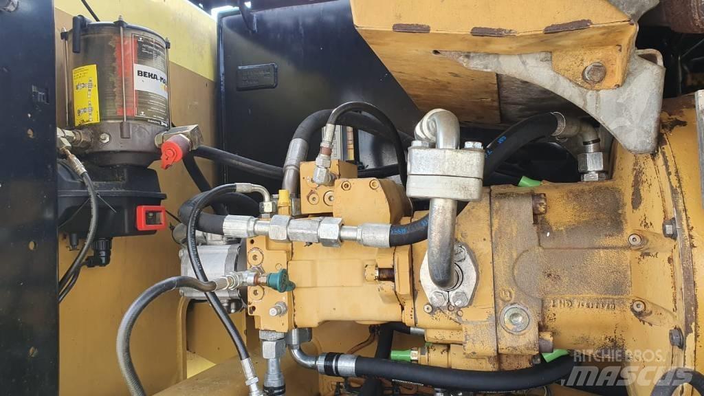 CAT M 318 D MH Stroje pro manipulaci s odpadem