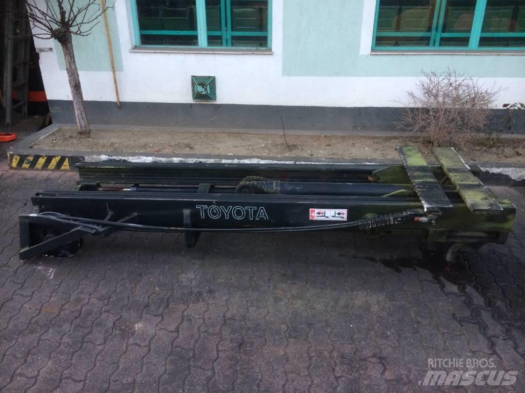 Toyota 6FD25 M-0240 Stožáry