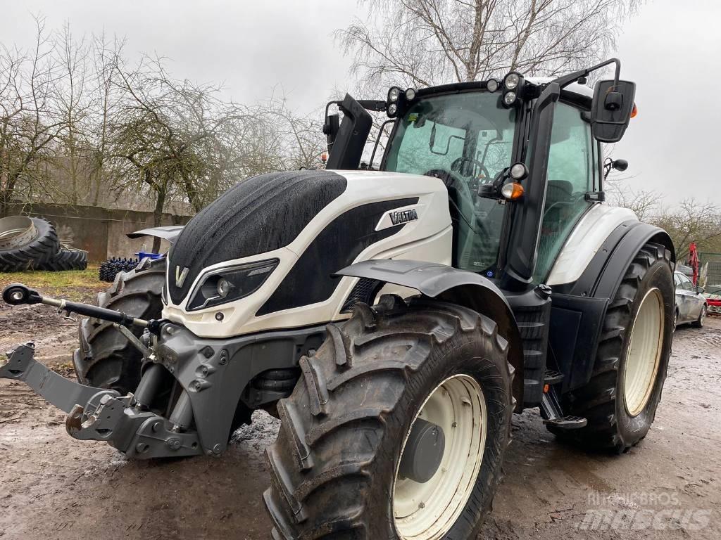 Valtra T 234 A Traktory