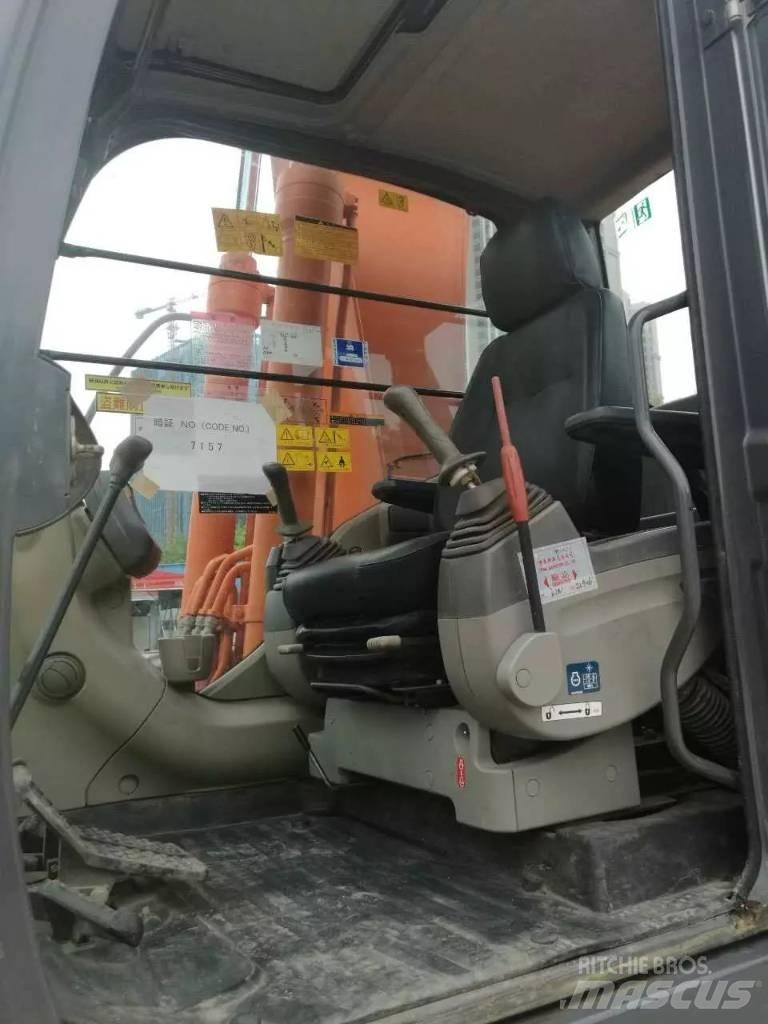 Hitachi ZX 200 Pásová rýpadla