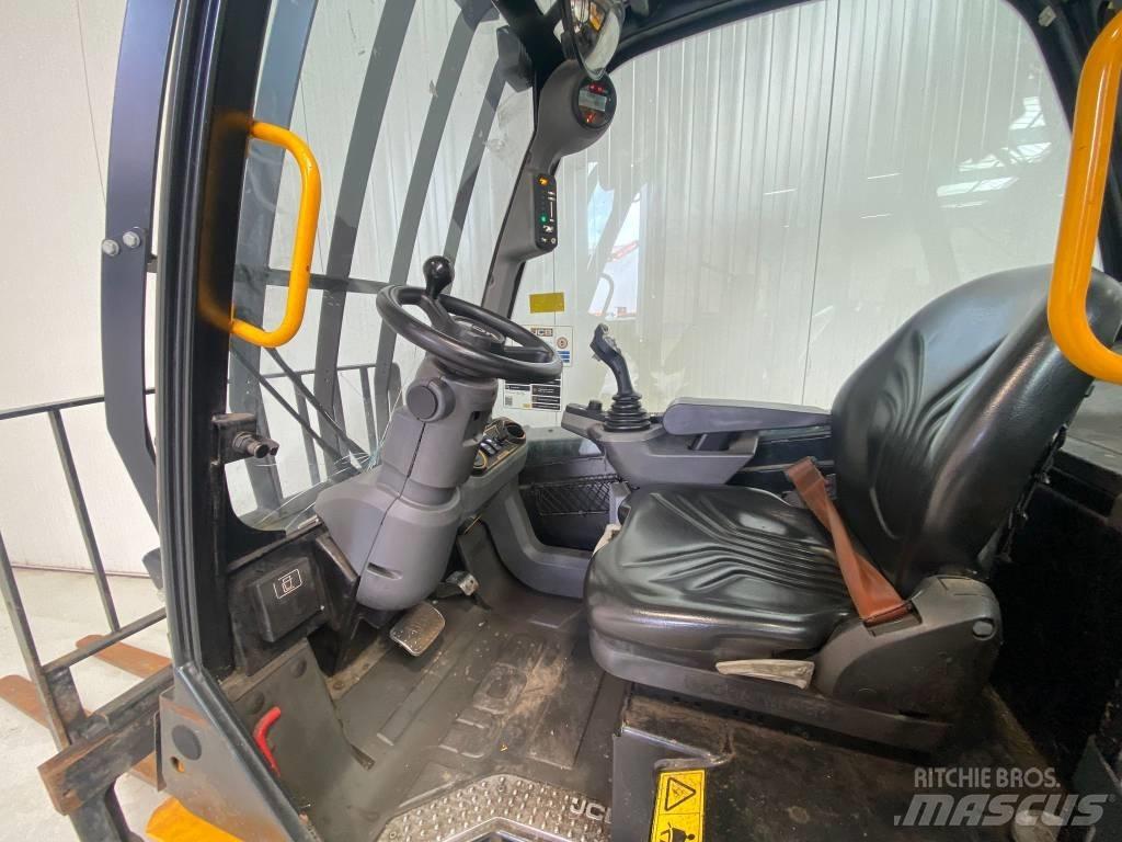 JCB TLT30-19D-2WD Dieselové vozíky