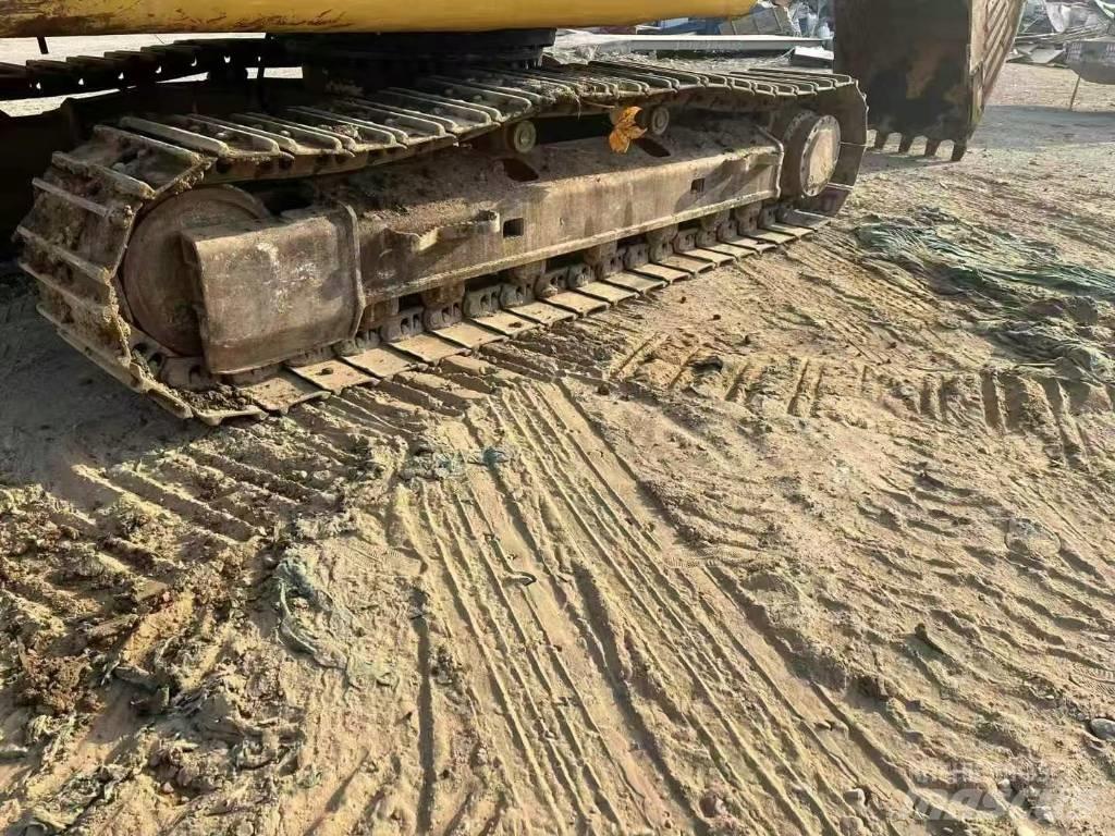 CAT 320 D2 Pásová rýpadla