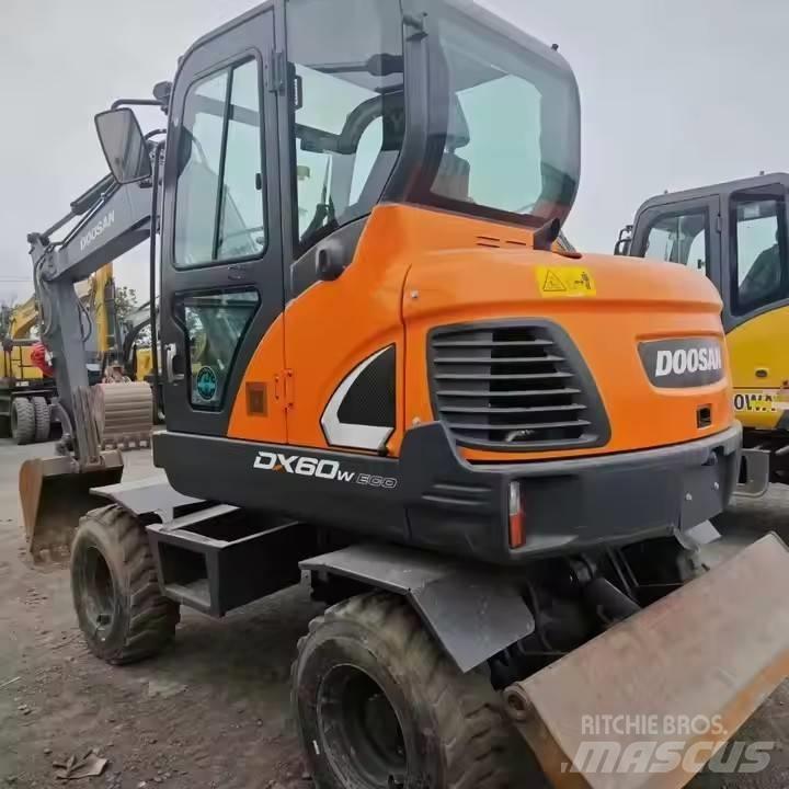Doosan DX60W Kolová rýpadla