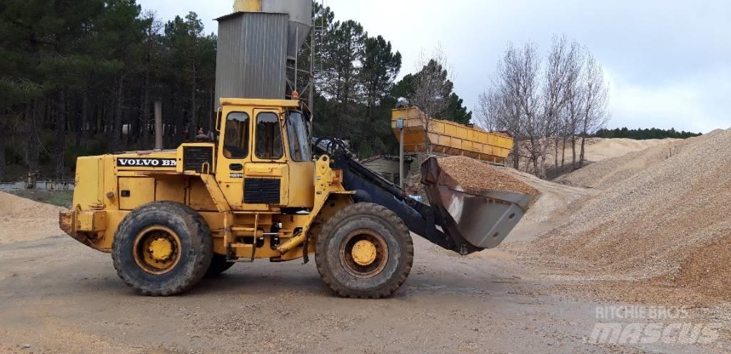  Cargadora volvo L90 Mininakladače