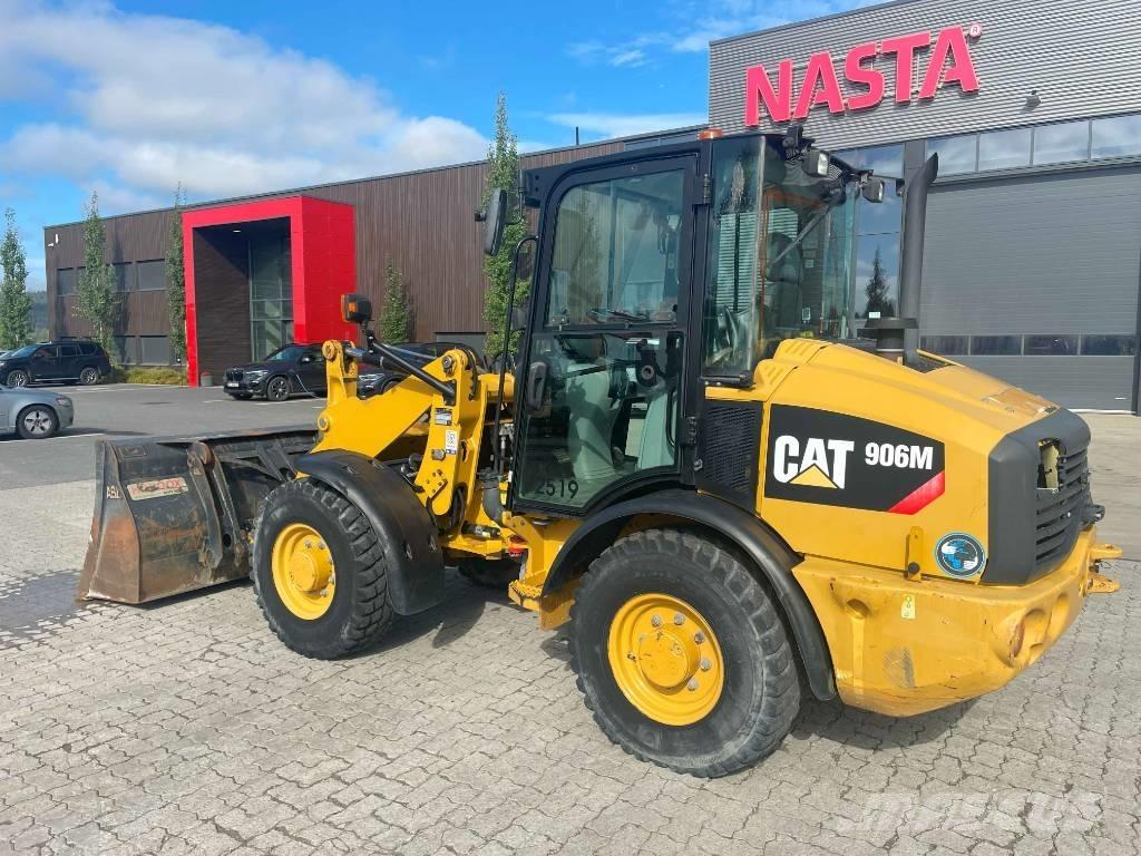 CAT 906M Kolové nakladače