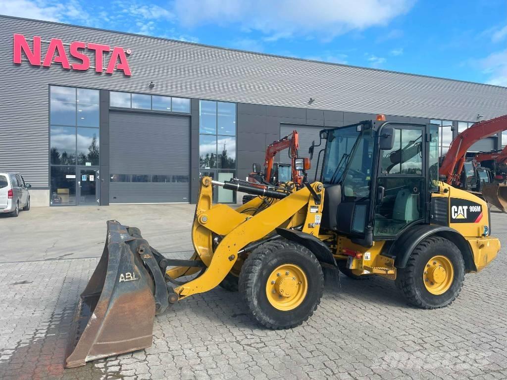 CAT 906M Kolové nakladače