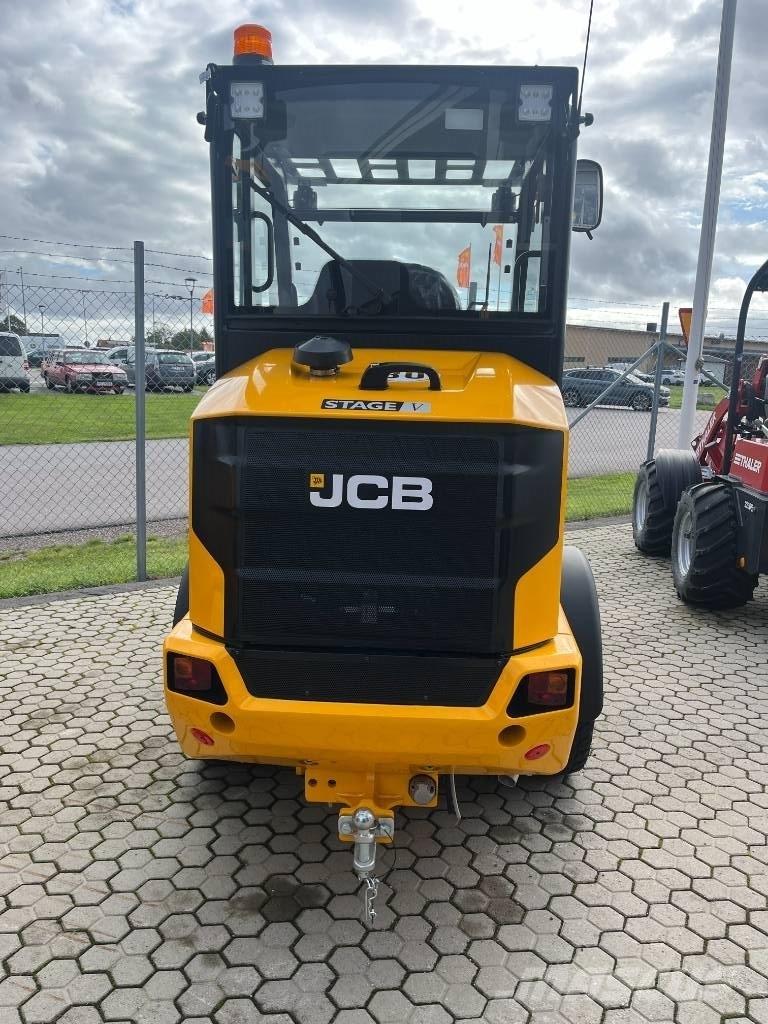 JCB 403 Agri Plus Smykem řízené nakladače