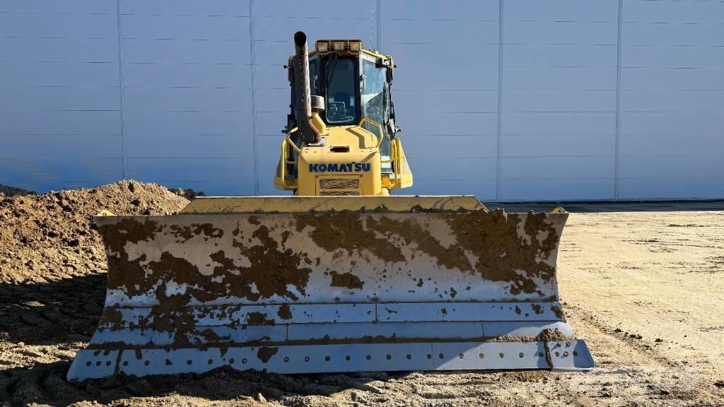 Komatsu D 61 PXI-23 Pásové dozery