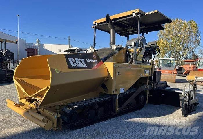 CAT AP 655D Finišery