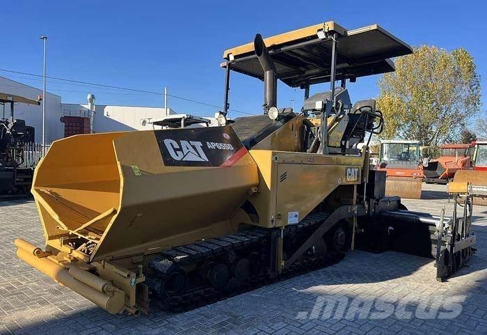 CAT AP 655D Finišery