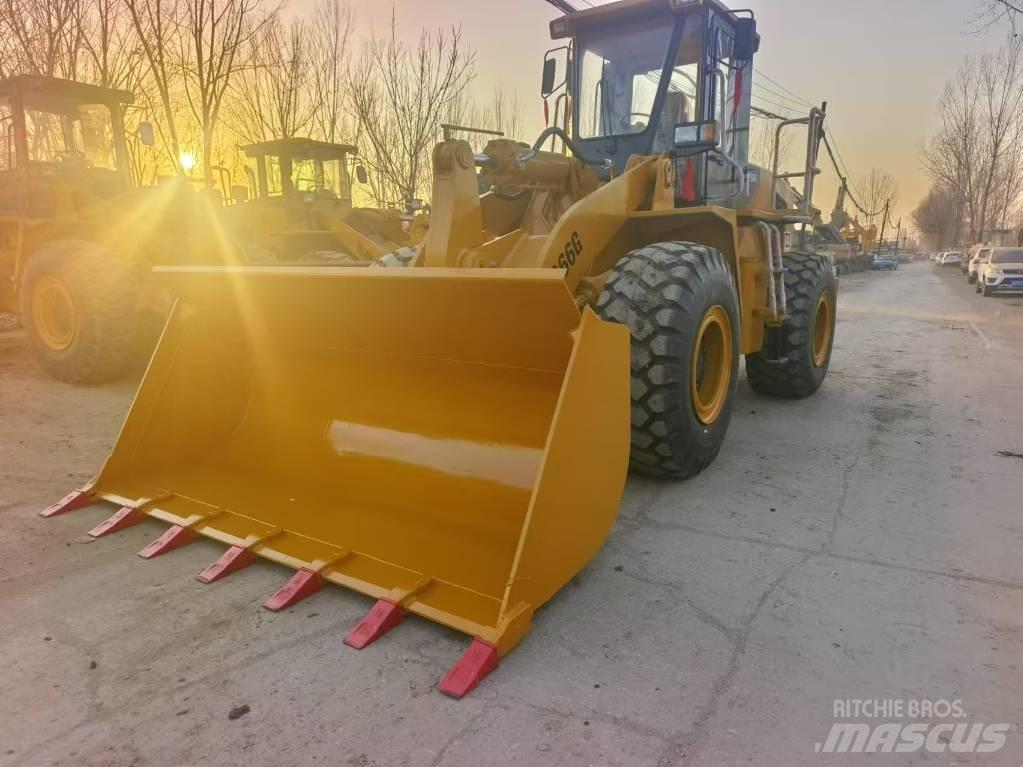 CAT 966G Kolové nakladače