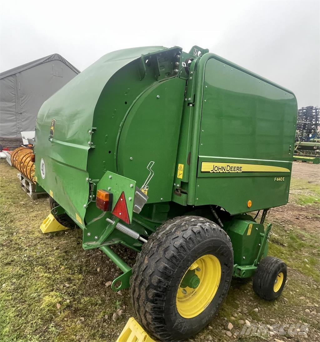 John Deere F 440 E Lis na válcové balíky