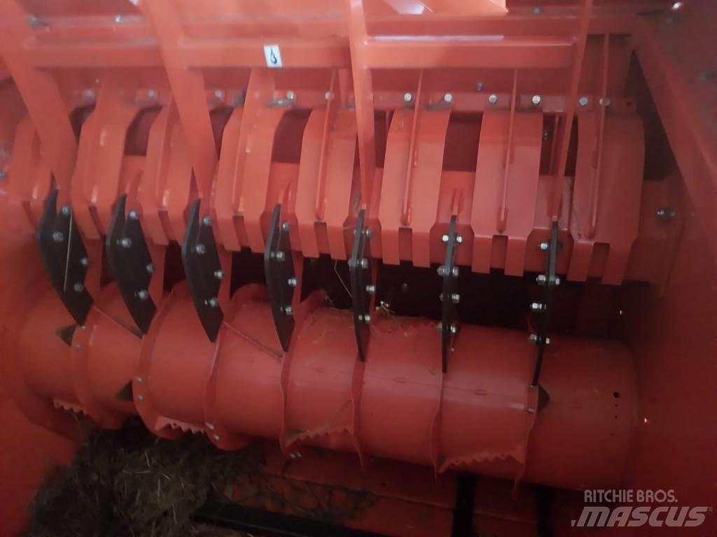 Kubota BC 1300 PRO Drtiče a řezače balíků