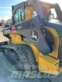 John Deere 331g Smykem řízené nakladače
