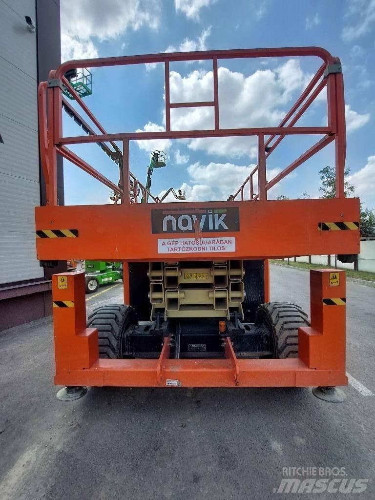 JLG 330 LRT Nůžková zvedací plošina